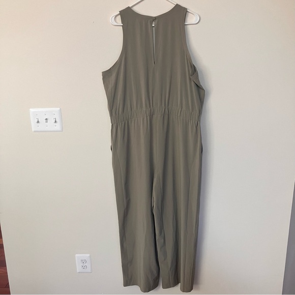 Banana Republic Khaki V-neck Jumpsuit Size XL Tall - Picture 3 of 10